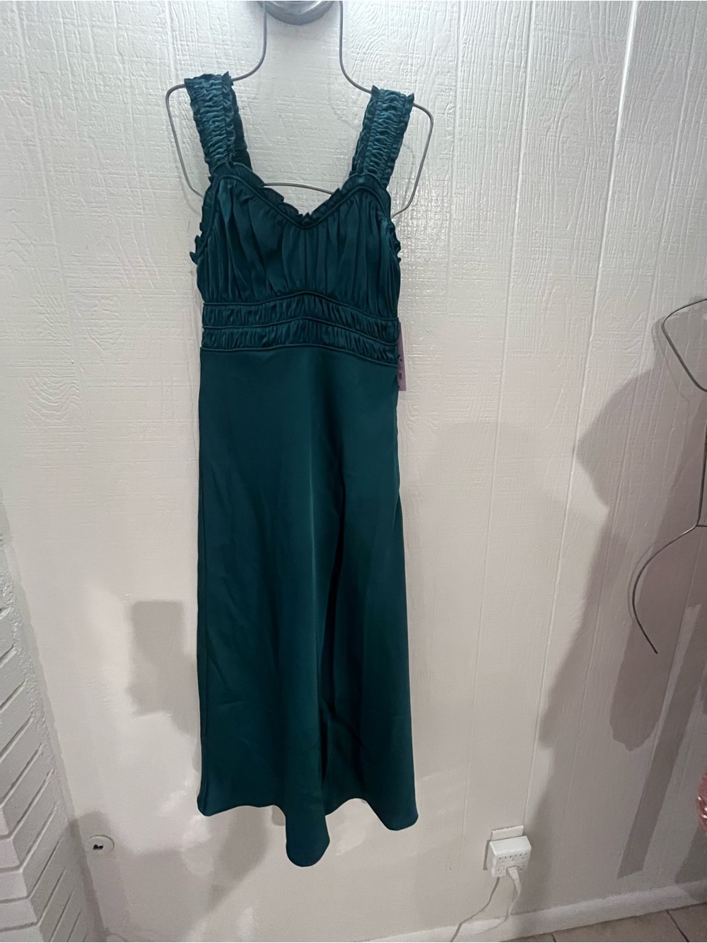 Emerald Green Ruffled Strap Midi Dress